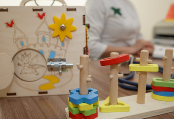 Атырауда тәрбиеші балаға қол көтерген