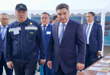 Премьер-министр изучил развитие аграрной отрасли и промышленного потенциала Жетісу