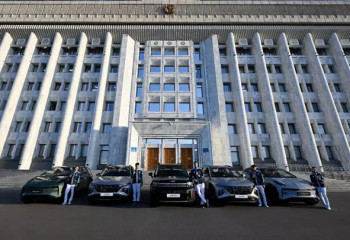 «Пәтер кілті, көлік пен ақшалай сертификат»: Досаев Олимпиада жүлдегерлерін марапаттады