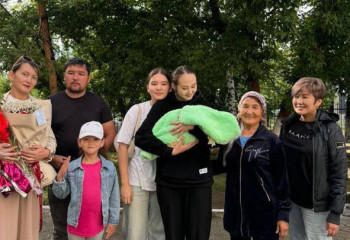 Қостанайда жолда толғағы қысқан әйелді полицейлер перзентханаға жедел жеткізді