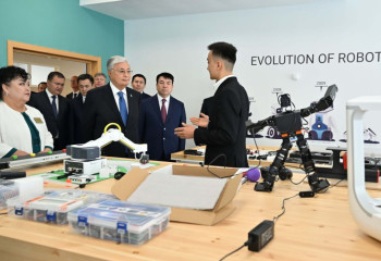 Президент посетил новые школы столицы, построенные в рамках проекта «Комфортная школа»