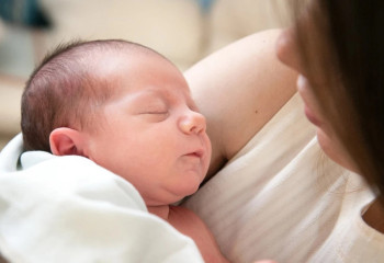 Жетісуда босанған ана мен баласына тегін медициналық қобдиша берілмей келген