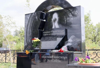 Памятник погибшим шахтёрам открыли в Караганде