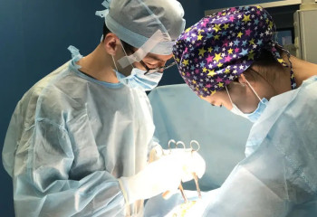 Алматыда дәрігерлер әйелден 30 келі қатерлі ісікті алып тастады