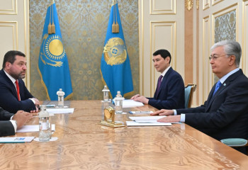 Глава государства принял основателей компании Kaspikz Вячеслава Кима и Михаила Ломтадзе