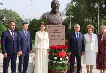 Душанбеде қазақтың ұлы ақыны және ойшылы Абайдың бюсті ашылды