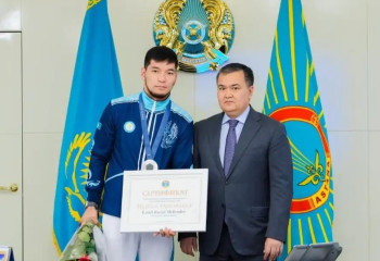 Астана әкімі Нұрбек Оралбайға көлік сыйлады