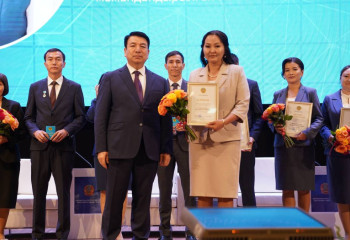 1500 казахстанским педагогам вручены ведомственные награды