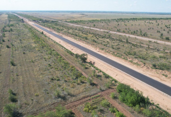 На западе Казахстана продолжается ремонт дороги Подстепное-Федоровка