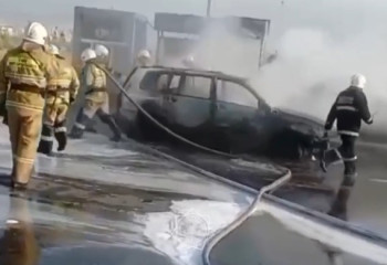 Машина загорелась во время заправки на алматинкой АЗС