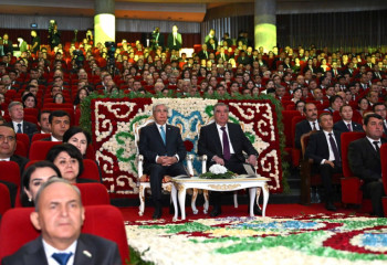 Президенты Казахстана и Таджикистана посетили торжественный концерт