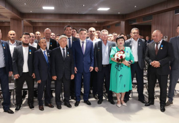 Олжас Бектенов вручил государственные награды шахтерам области Ұлытау