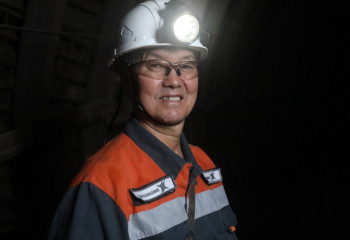 Өмірімнің жартысын жер астында өткіздім, енді қалғанын үстінде өткізсем деймін - ардагер шахтер