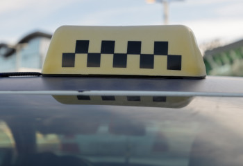 Кулак в лицо вместо оплаты за проезд получил таксист в Кокшетау