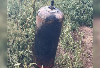 Актюбинский пожарный вынес газовый баллон из огня