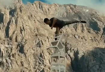 «Мынаны анам көрмесін». Алматылық жігіт Шымбұлақта трюк жасап, көпшілікті таңғалдырды