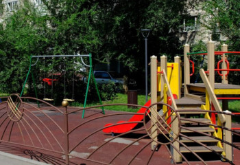 В Ауэзовском районе Алматы обновляют дворы: завершены работы в 18 дворовых территориях