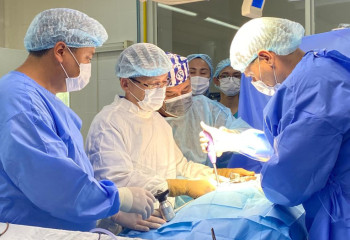 В Алматы нейрохирурги внедряют малоинвазивные методы для лечения сложных патологий позвоночника