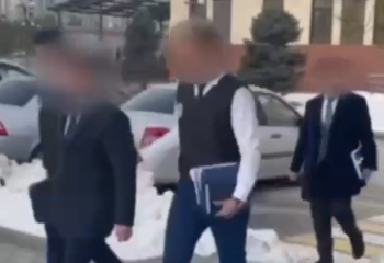 Шымкентте әкімнің көзінше ұсталған шенеунік сотталды