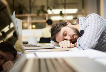 Жұмыстан тыс қызметкерлерінің мазасын алған бастықтар жауапқа тартылмақ