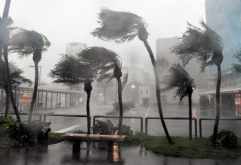 Жойқын тайфун жақындап келеді: рейстер тоқтатылды