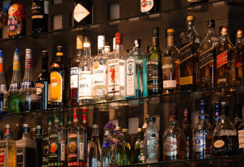 Шымкентте қымбат арақты қолдан жасаған цех анықталды