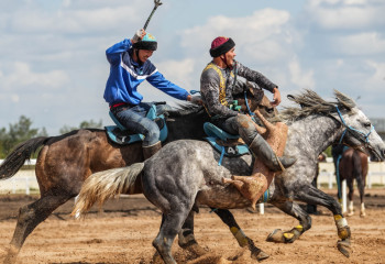 Сборная Казахстана по кокпару проводит первые тренировки на стадионе Игр кочевников в Астане