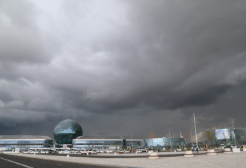 Туман, грозы и чрезвычайную пожарную опасность прогнозируют в Казахстане