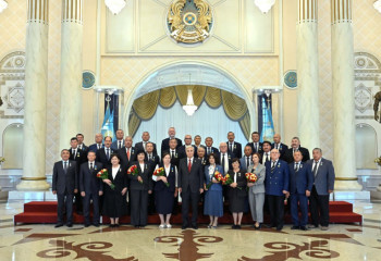 Мемлекет басшысы мұнай-газ саласының қызметкерлерін марапаттады