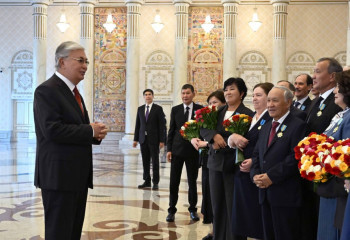 Глава государства принял участие в церемонии награждения работников нефтегазовой отрасли