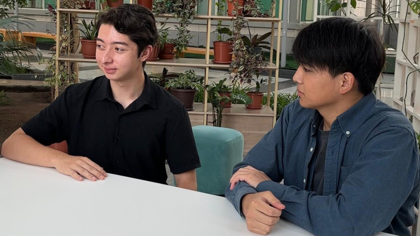  жеке мұрағаттан 