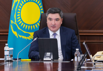 Олжас Бектенов қазақстандықтарды Конституция күнімен құттықтады