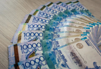 Ақтөбеде университет басшысының әйелі талапкерлерден ақша алған