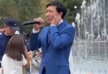 Қала күнінде ән шырқаған Өскемен әкімін жұрт қызу талқылап жатыр