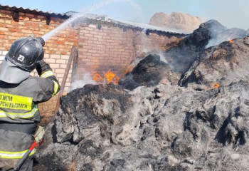 Огнеборцы ЗКО ликвидировали 4 возгорания сена – причиной стал поджог