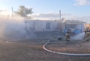 Қостанайлық өрт сөндірушілер өрттен газ баллонын шығарды