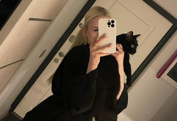 Сбежавшего кота, выброшенного сотрудниками аэропорта ищут в Алматы