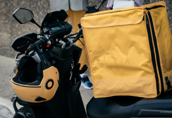 Курьер заплатит бабушке 3 000 000 тенге в Актобе