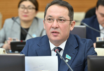 Депутат Асқар Садықов әйел адамға ұятсыз хаттар жазған - Перуашев