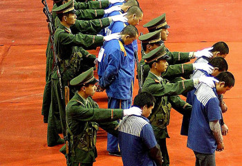 Солтүстік Кореяда су тасқынына байланысты отызға жуық шенеунік өлім жазасына кесілді