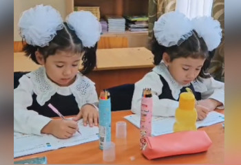 Семь пар близнецов пошли в первый класс в одной из школ Актау