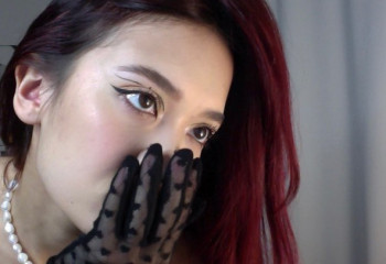 «Я глубоко шокирована происходящим» - певица Dequiine прокомментировала обвинения ее отца в харассменте