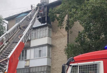 Петропавлда көпқабатты үйдің балконында өрт шықты