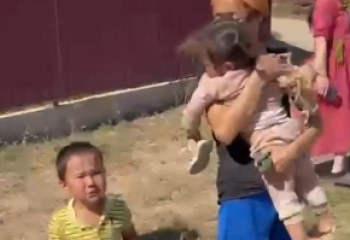 Атырау облысында 2 жасар бала шұңқырға түсіп кеткен