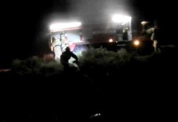 Ақтөбе облысының өрт сөндірушілері жанып жатқан көлікті сөндірді