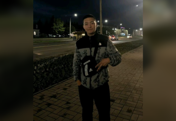 «Бетінен атып өлтірді». Маңғыстауда көз жұмған сарбаздың әкесі жанайқайын жеткізді