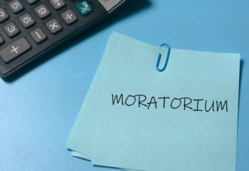 Мемлекеттік қызметкерлердің жалақысын көтеруге мораторий енгізілді