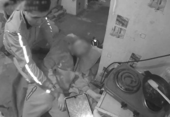 Полицейские в ВКО вытащили мужчину из петли и шесть минут пытались 