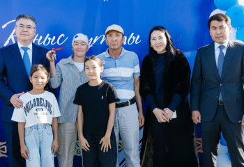 Құлсары қаласында 60 отбасыға жаңа үйдің кілті табысталды