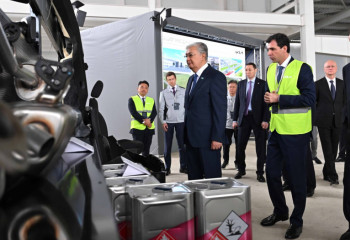 Президент ознакомился с ходом строительства завода KIA в Костанайской области